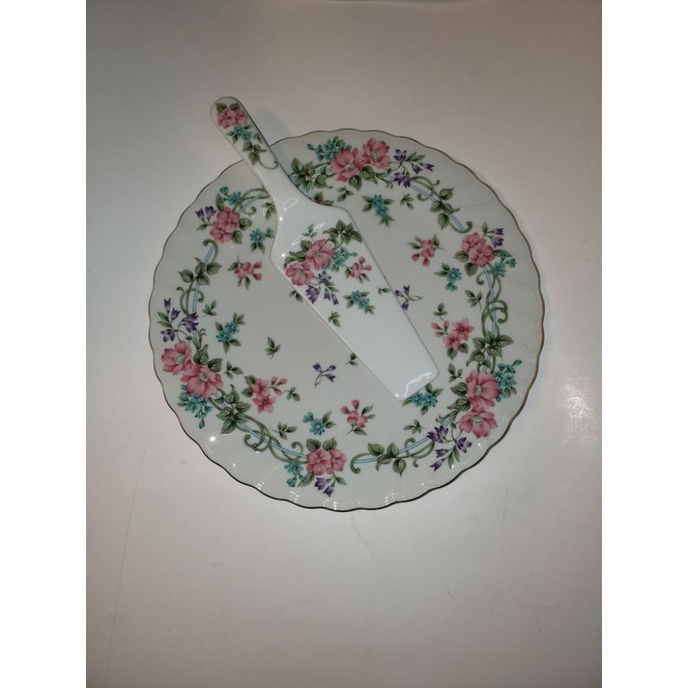 Cake/Pie serving platter with knife